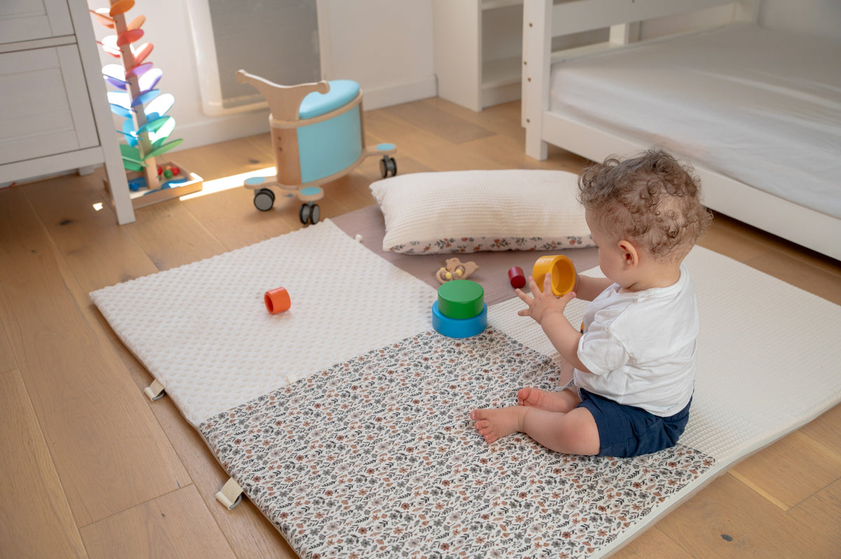 Bébé ne tient pas assis à 7 mois : faut-il s'inquiéter ?