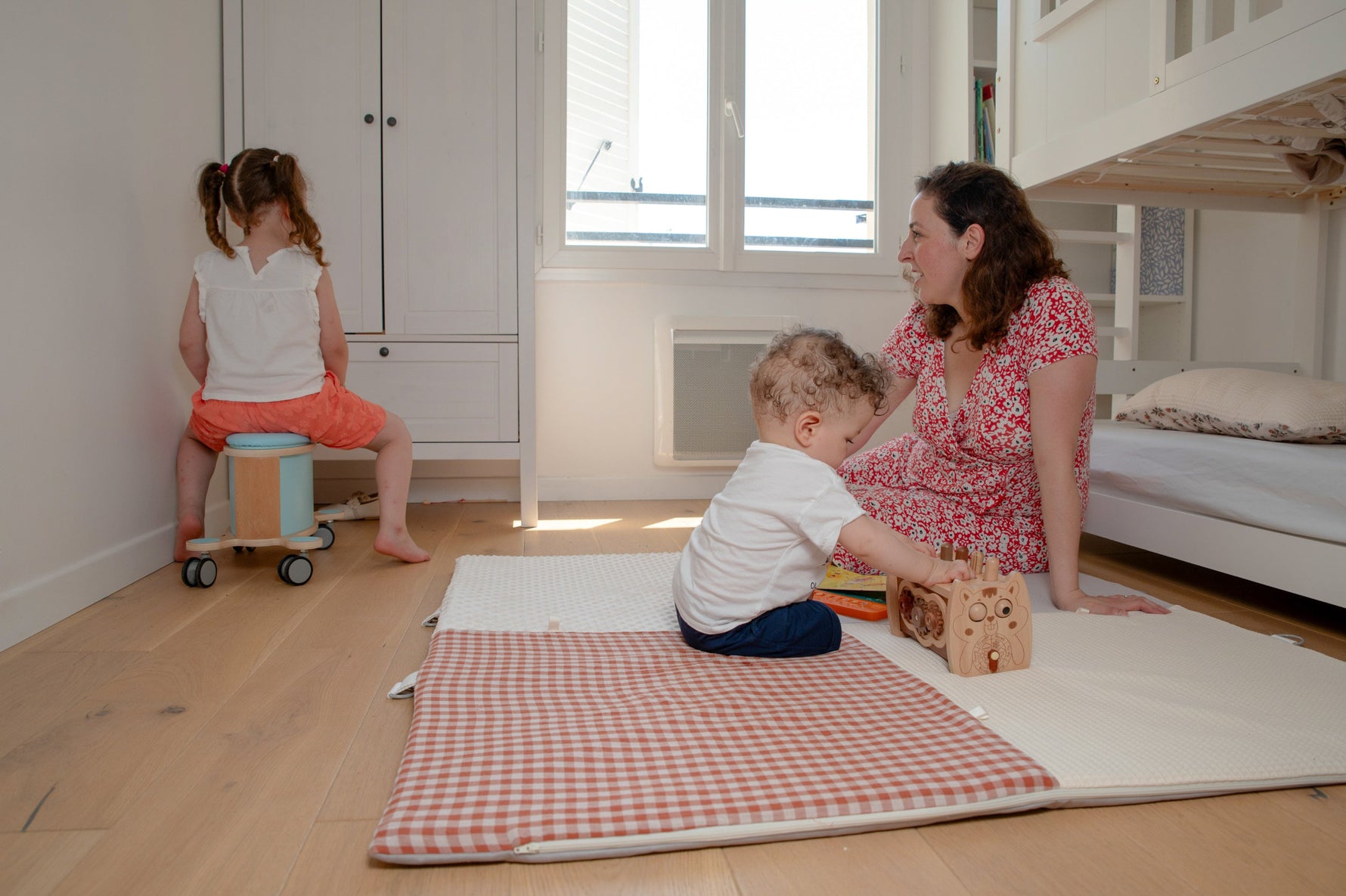 Transat, youpala, balancelle : 3 équipements qui freinent bébé