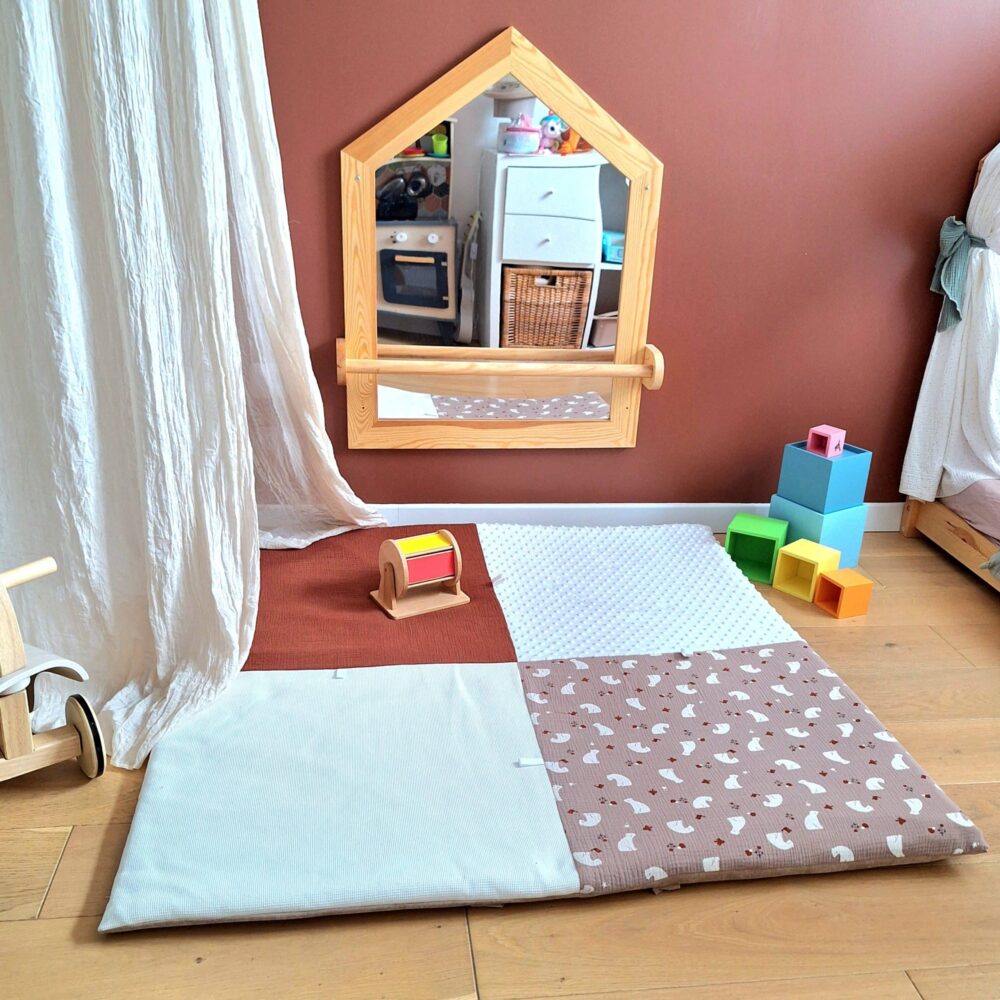 Chambre Montessori 0-3 mois : comment equiper sans surcharger (et pourquoi ca vous fera gagner du temps)