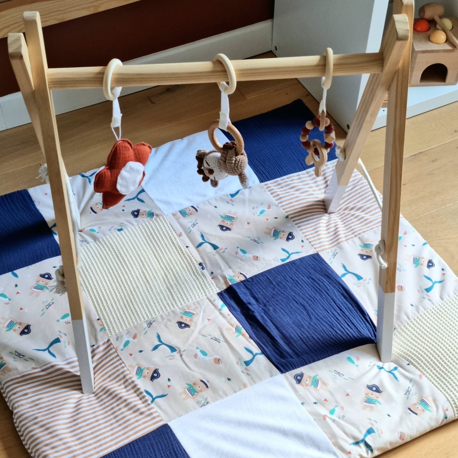 Tapis d'éveil en cadeau de naissance : comment bien choisir et offrir
