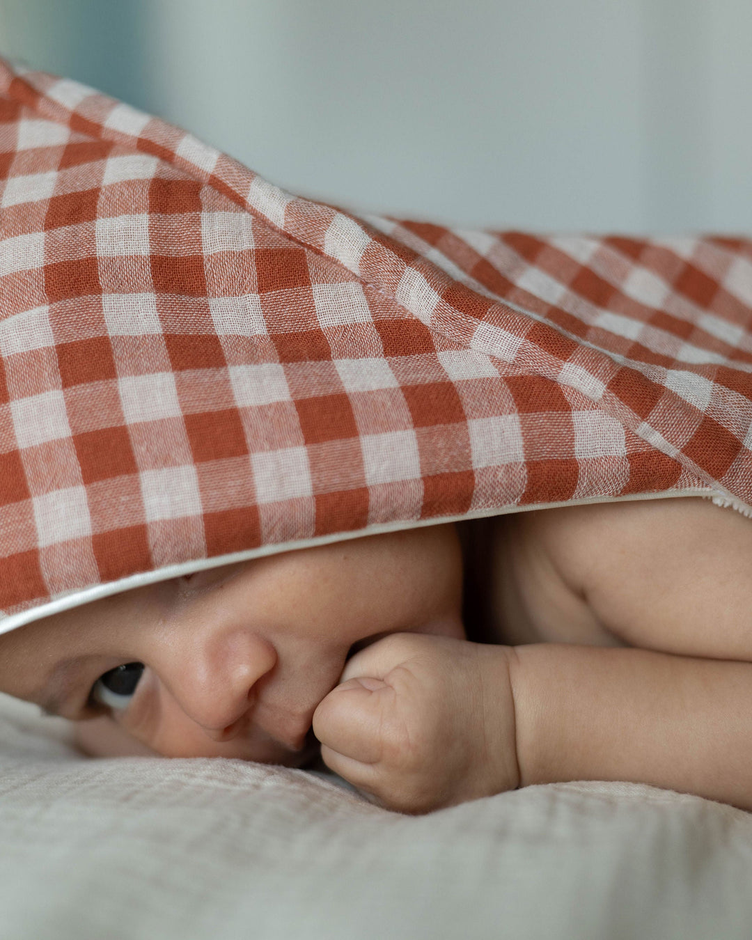 poncho de bain Vichy — bébé devient un petit dino