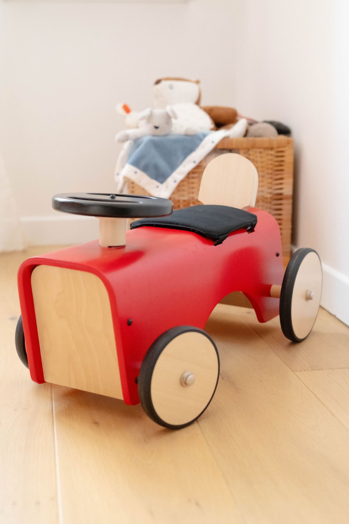 Véhicule porteur en bois - trotteur pour bébé - chariot de marche