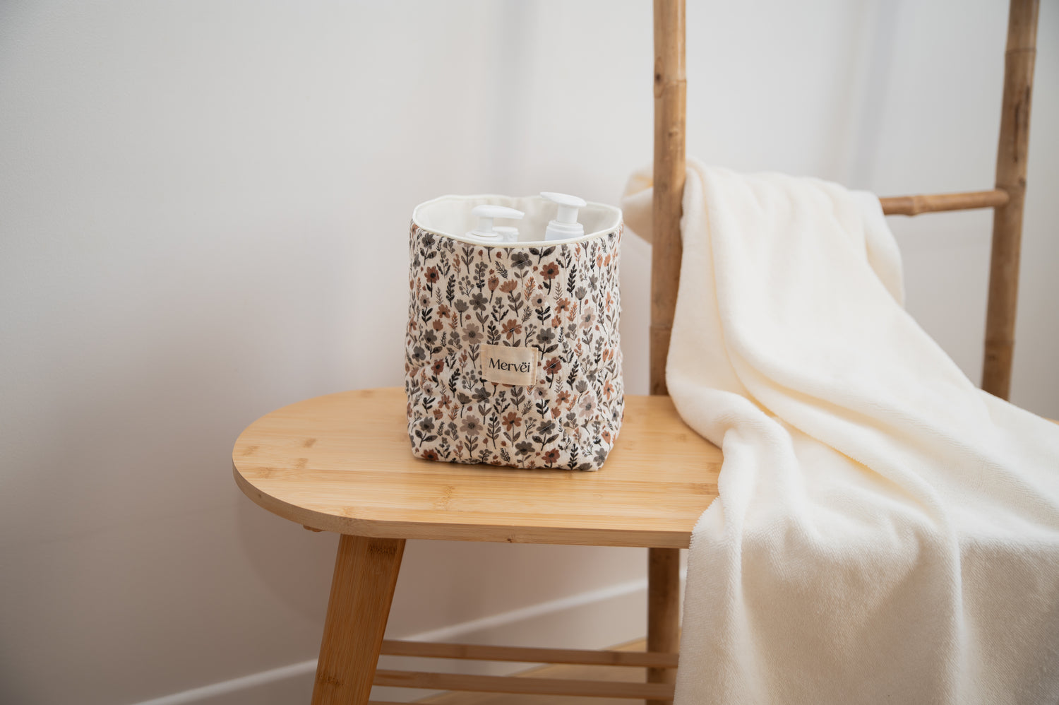Panier de rangement bébé en tissu fleuri