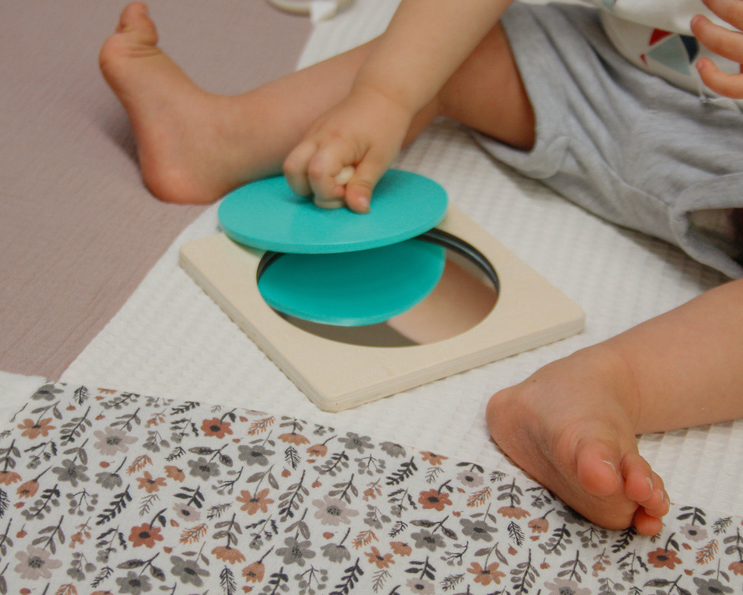 Le puzzle bouton avec miroir surprise