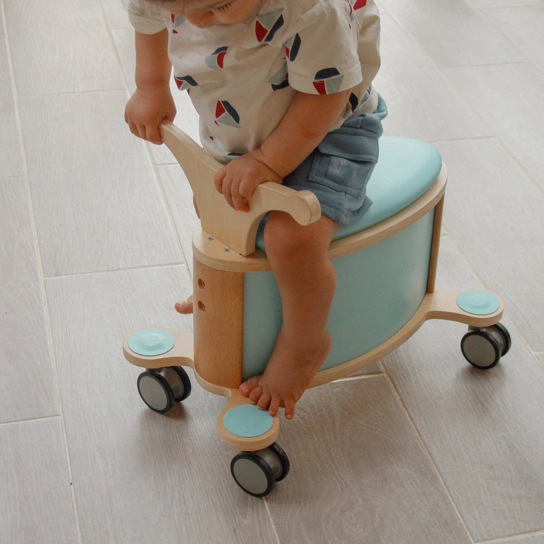 Trotteur en bois - voiture porteur