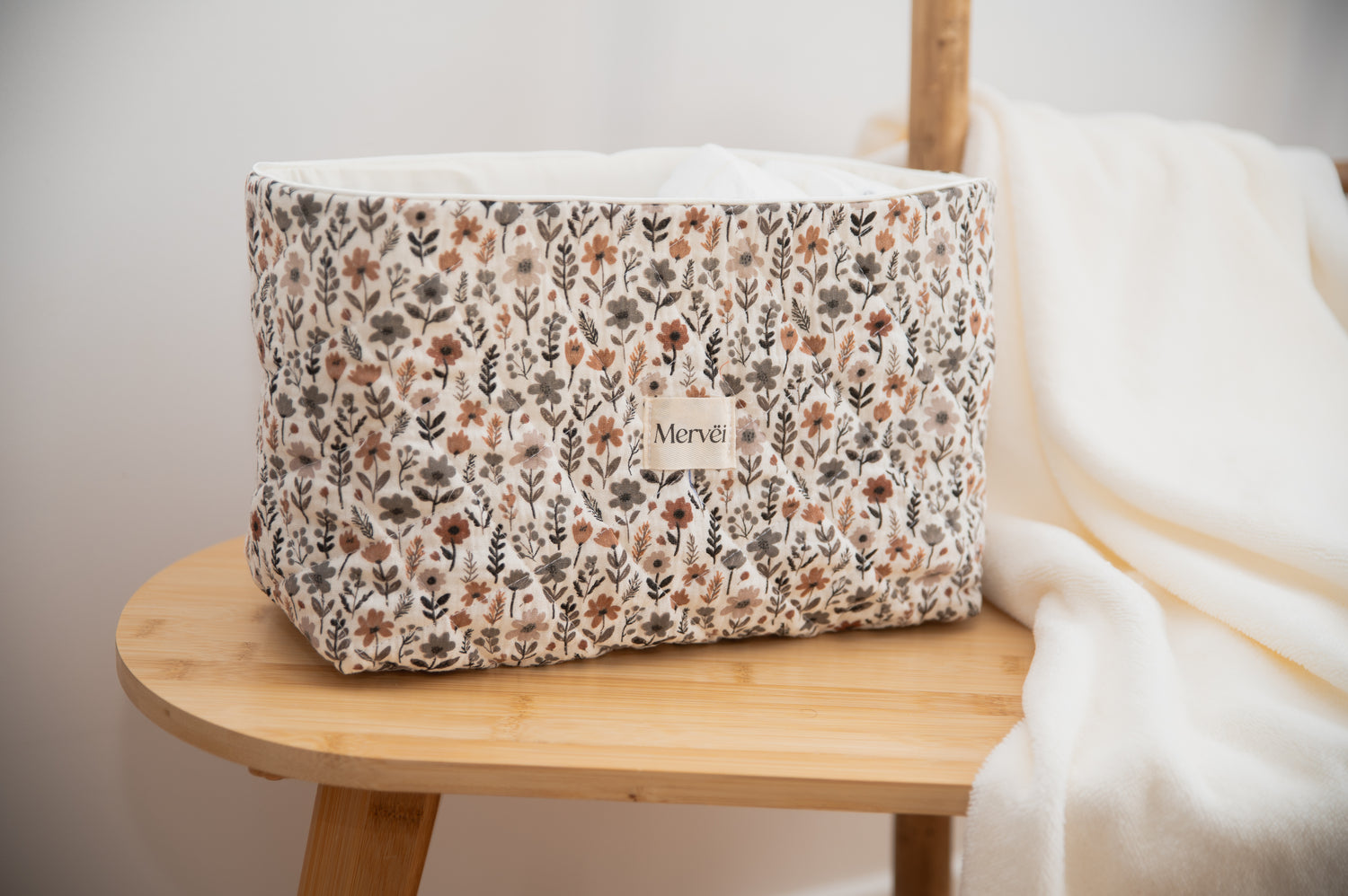 Panier de rangement bébé en tissu fleuri